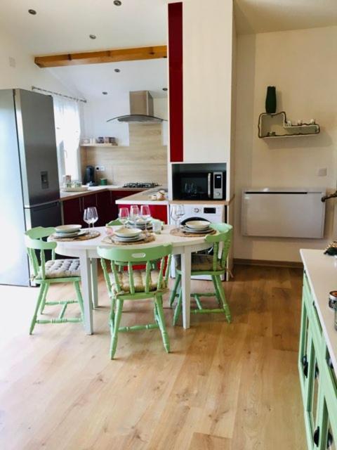 Cottage Combet Gite Climatise Avec Jacuzzi Marsanne エクステリア 写真